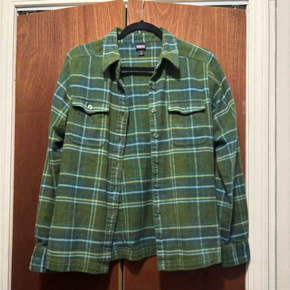 Patagonia Tops - Women's Patagonia Green Flannel Button-Up Shirt